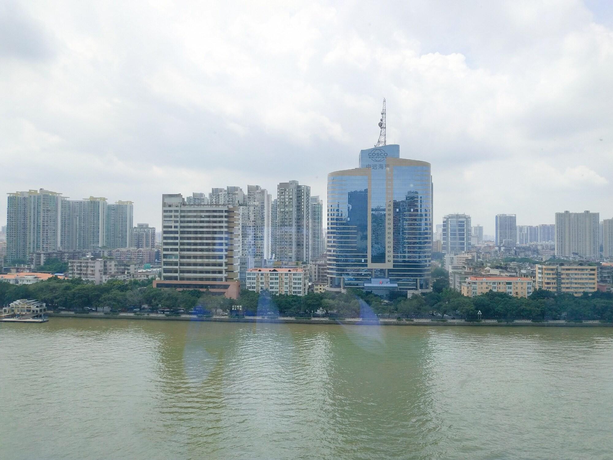 Howard Johnson Riverview Hotel Guangzhou Exterior photo